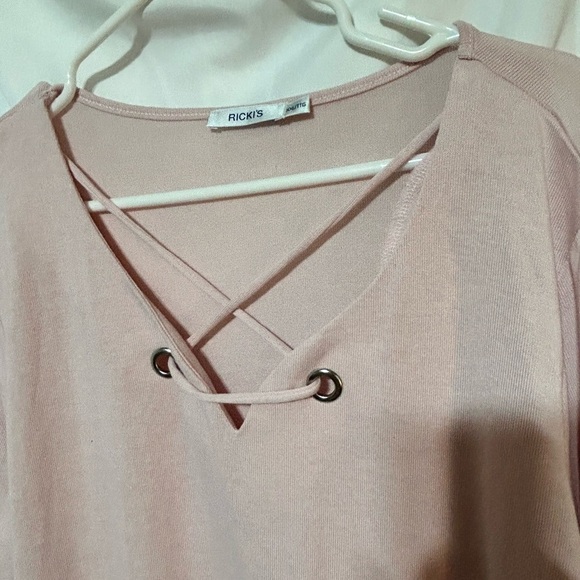 Ricki's Blush Long Sleeve top with criss cross front- xxl- new or like new - Picture 2 of 8